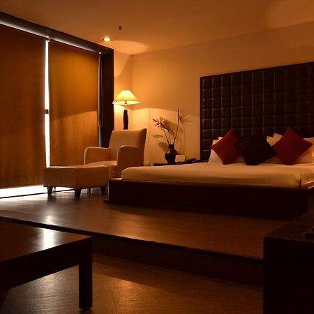 The Seventeen Degrees Hotel Dhanbād エクステリア 写真