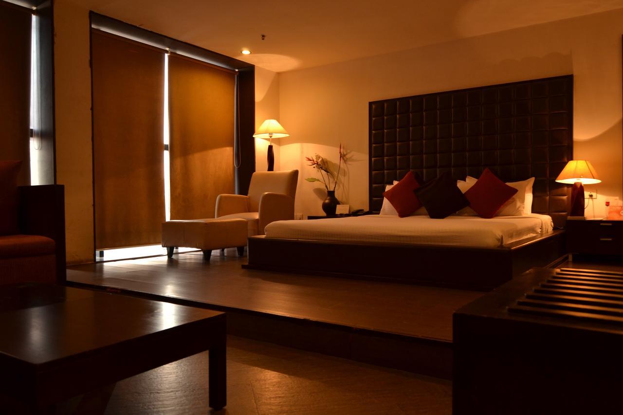 The Seventeen Degrees Hotel Dhanbād エクステリア 写真