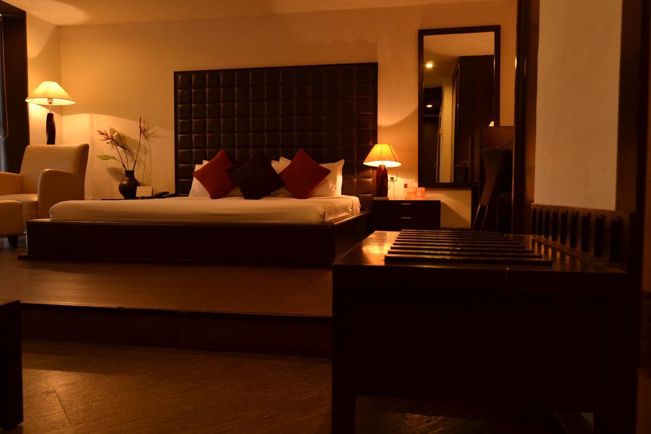 The Seventeen Degrees Hotel Dhanbād エクステリア 写真