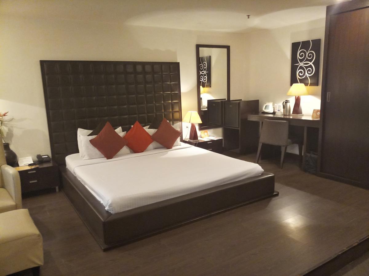 The Seventeen Degrees Hotel Dhanbād エクステリア 写真