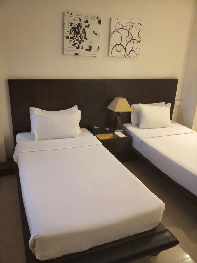 The Seventeen Degrees Hotel Dhanbād エクステリア 写真